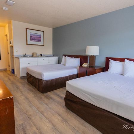 Penhold Empire Inn & Suites מראה חיצוני תמונה