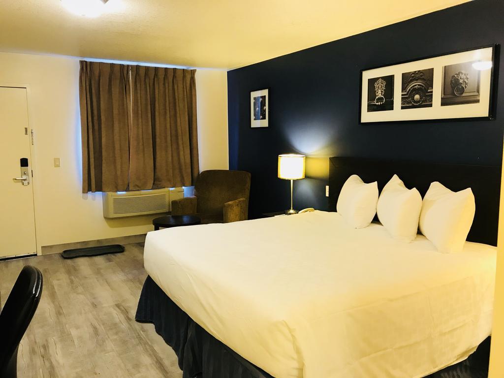 Penhold Empire Inn & Suites מראה חיצוני תמונה