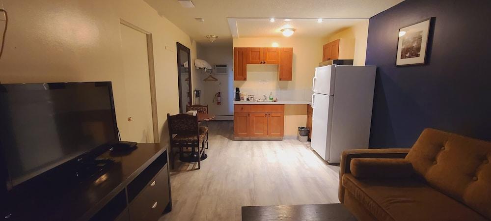 Penhold Empire Inn & Suites מראה חיצוני תמונה