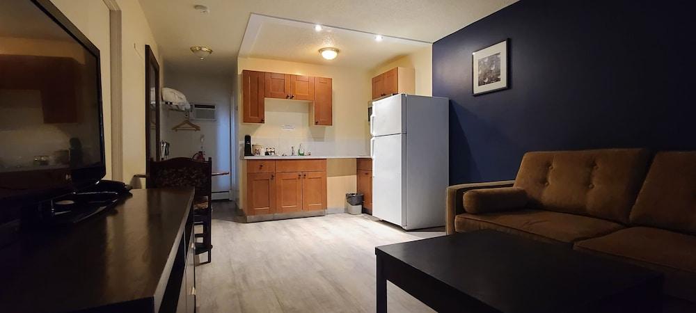 Penhold Empire Inn & Suites מראה חיצוני תמונה