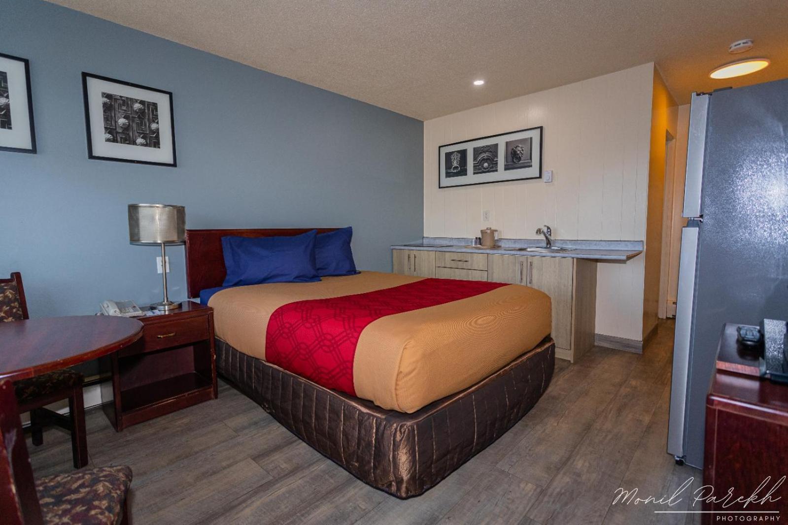 Penhold Empire Inn & Suites מראה חיצוני תמונה