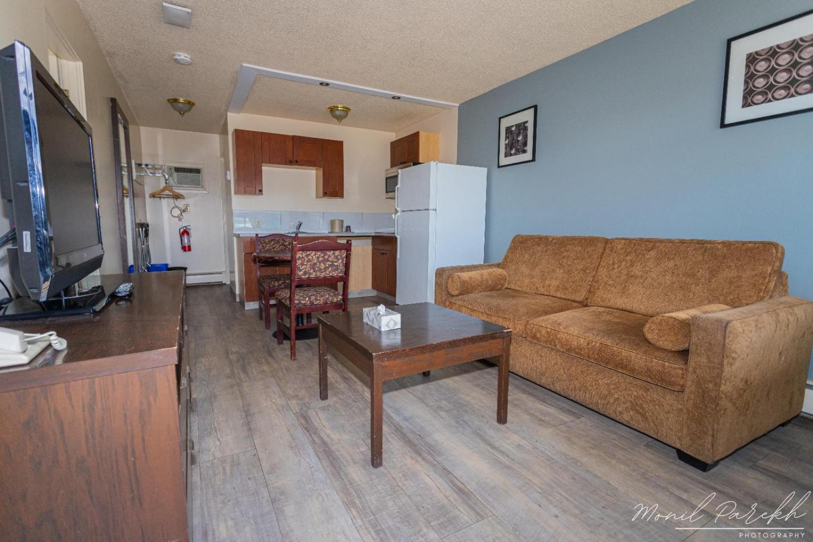Penhold Empire Inn & Suites מראה חיצוני תמונה