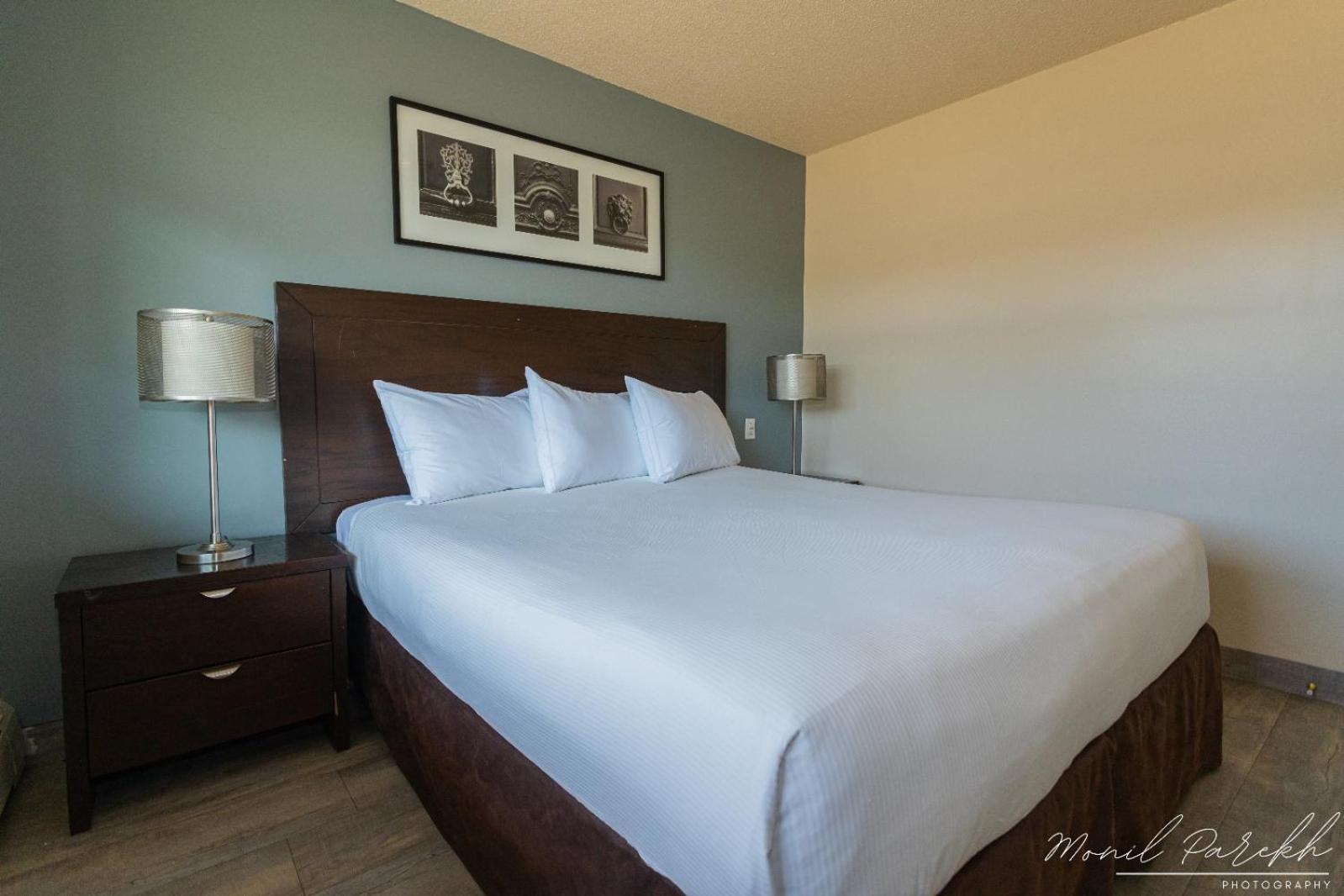 Penhold Empire Inn & Suites מראה חיצוני תמונה