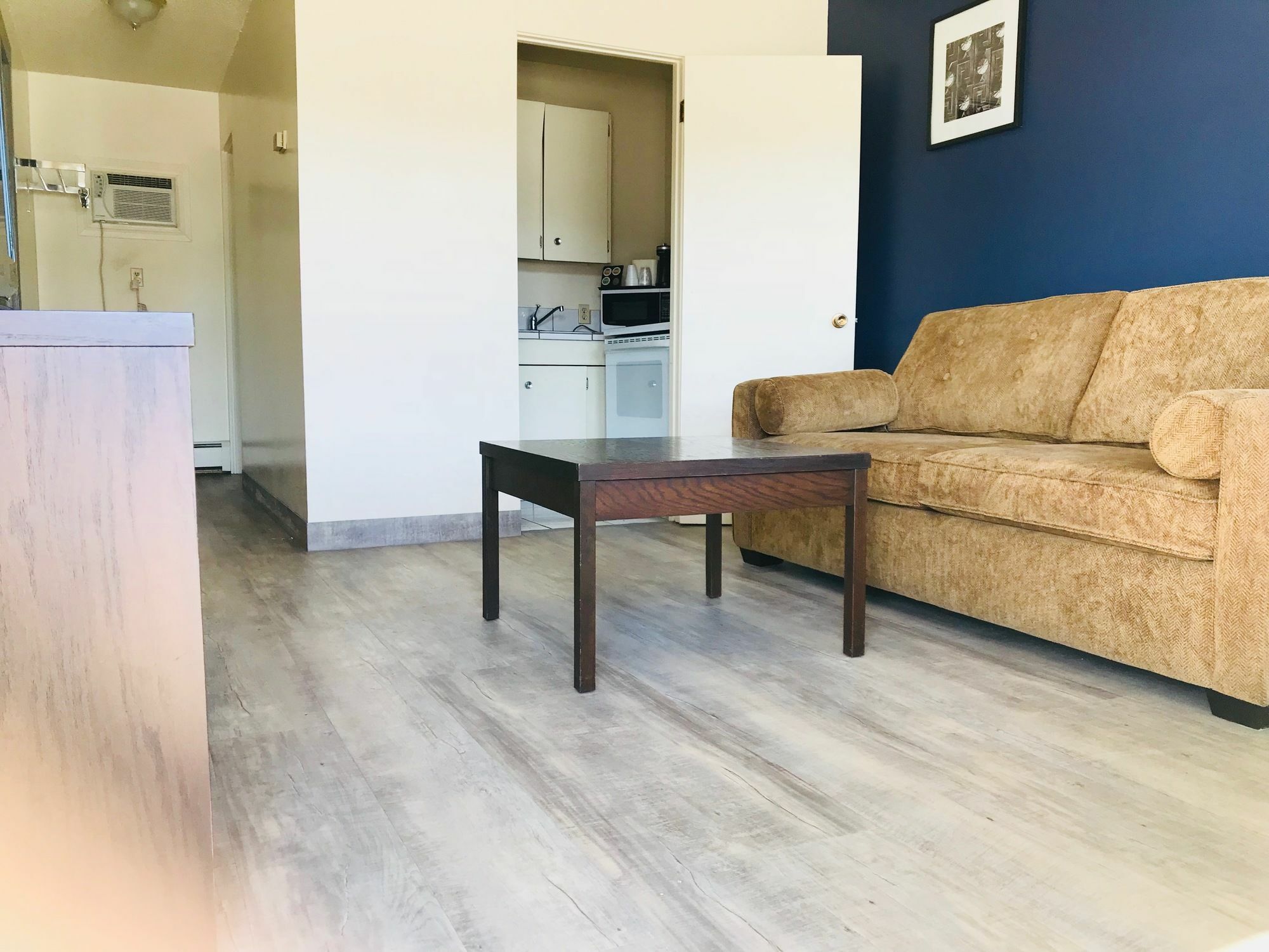 Penhold Empire Inn & Suites מראה חיצוני תמונה