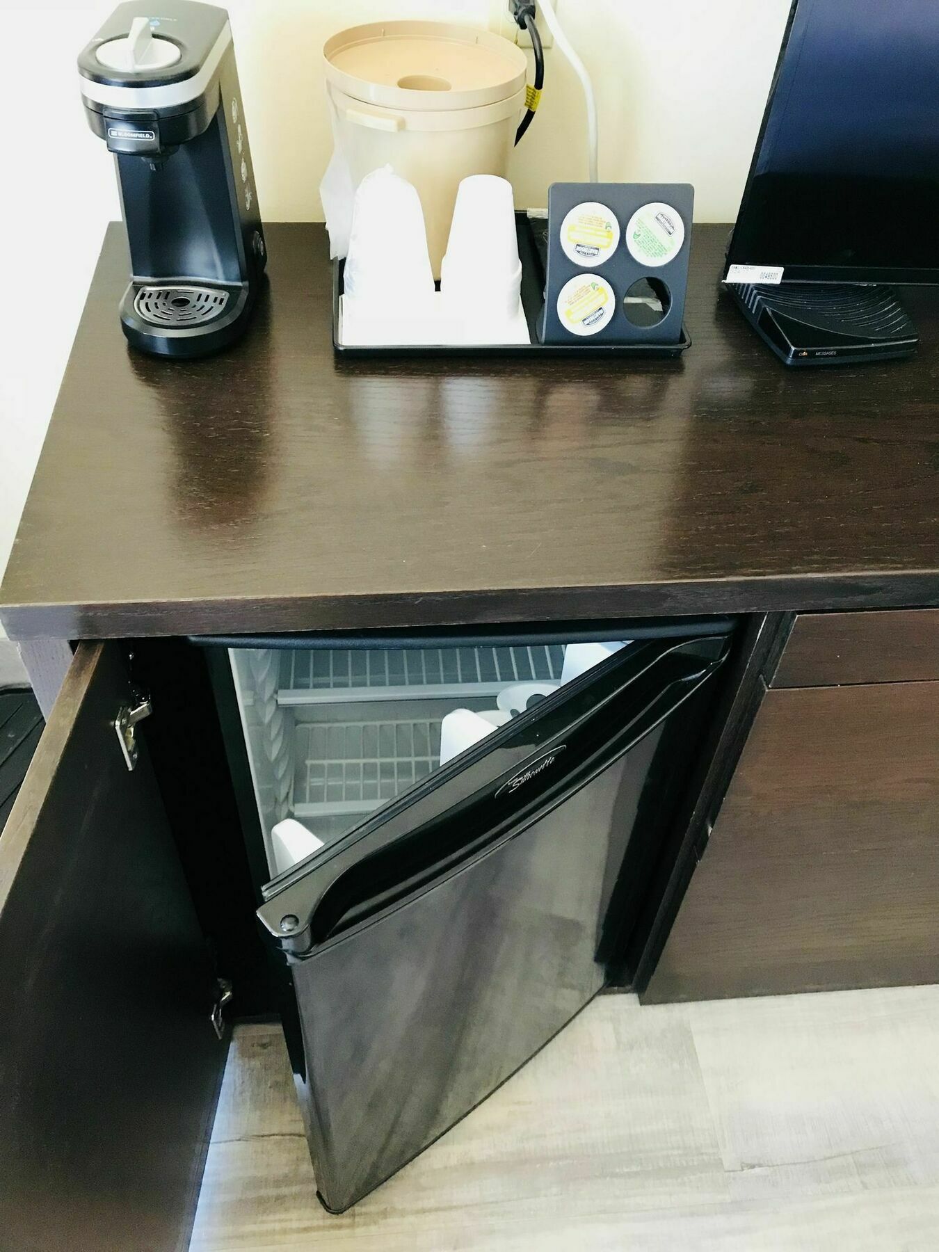 Penhold Empire Inn & Suites מראה חיצוני תמונה