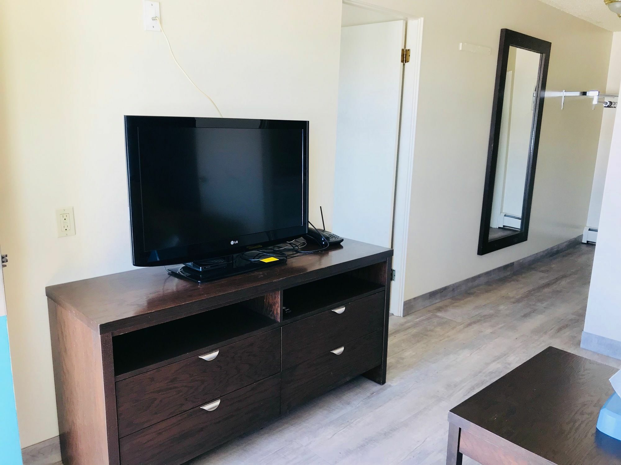 Penhold Empire Inn & Suites מראה חיצוני תמונה