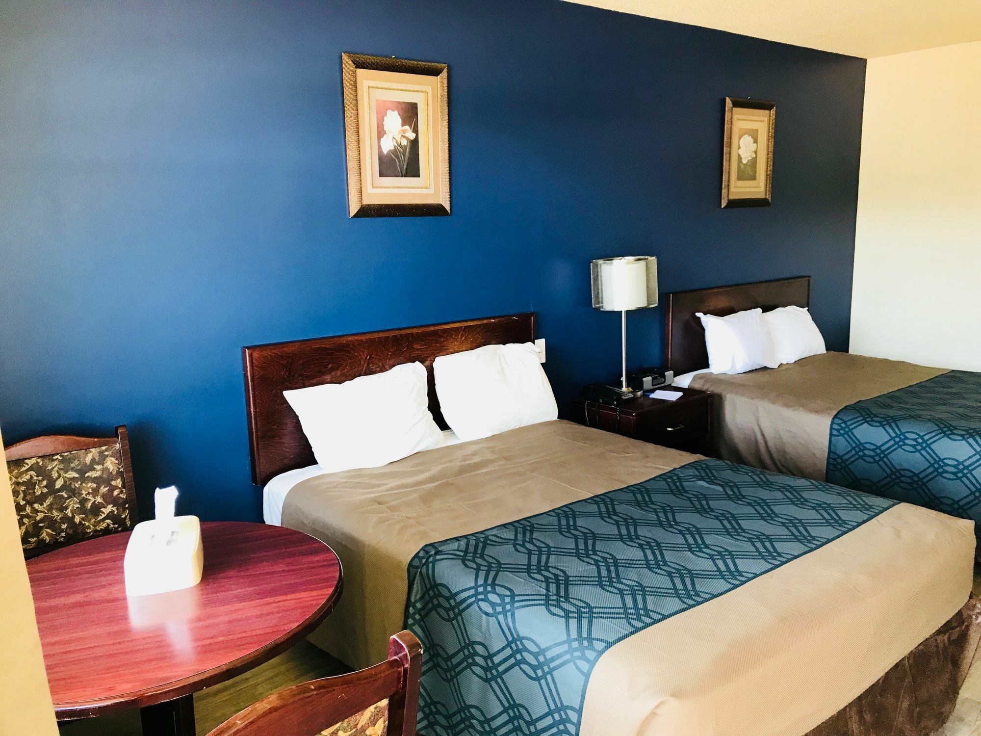 Penhold Empire Inn & Suites מראה חיצוני תמונה