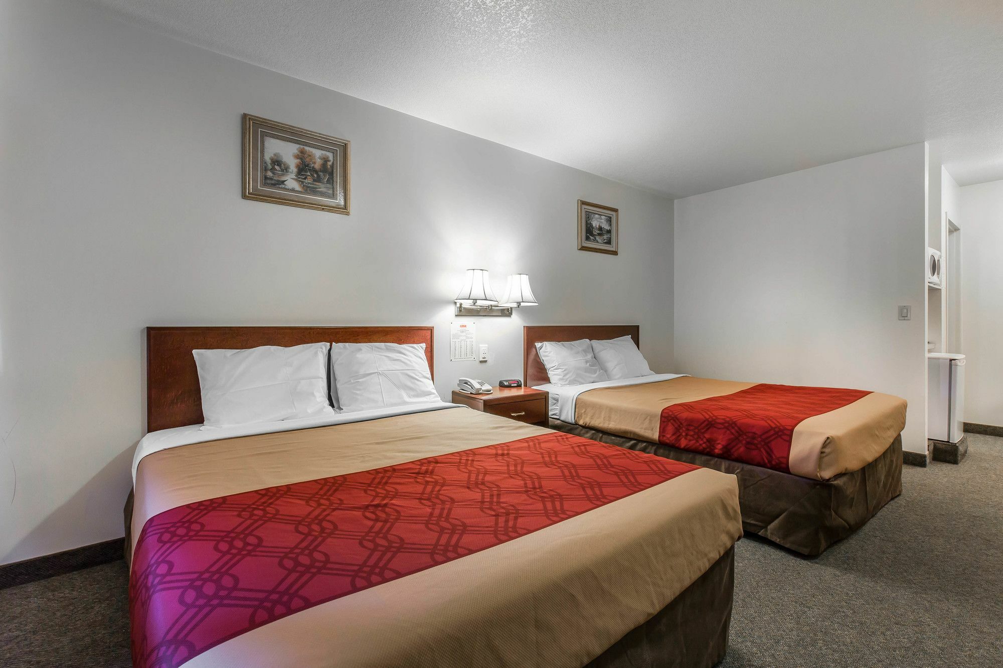 Penhold Empire Inn & Suites מראה חיצוני תמונה