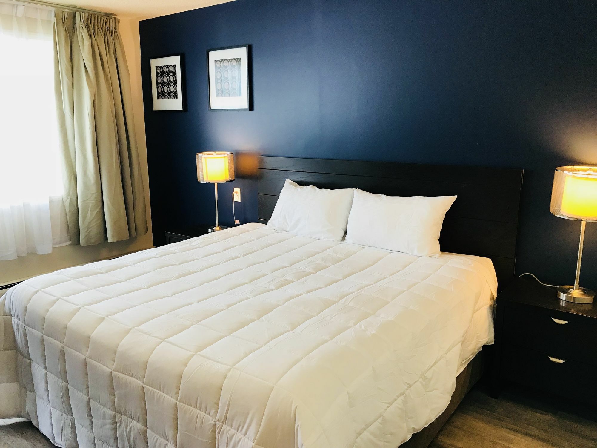 Penhold Empire Inn & Suites מראה חיצוני תמונה
